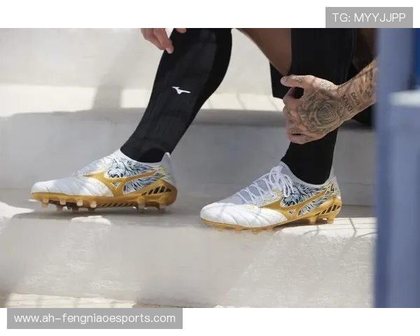 高帮足球鞋成为球星首选探索多位球员与高帮鞋的完美契合